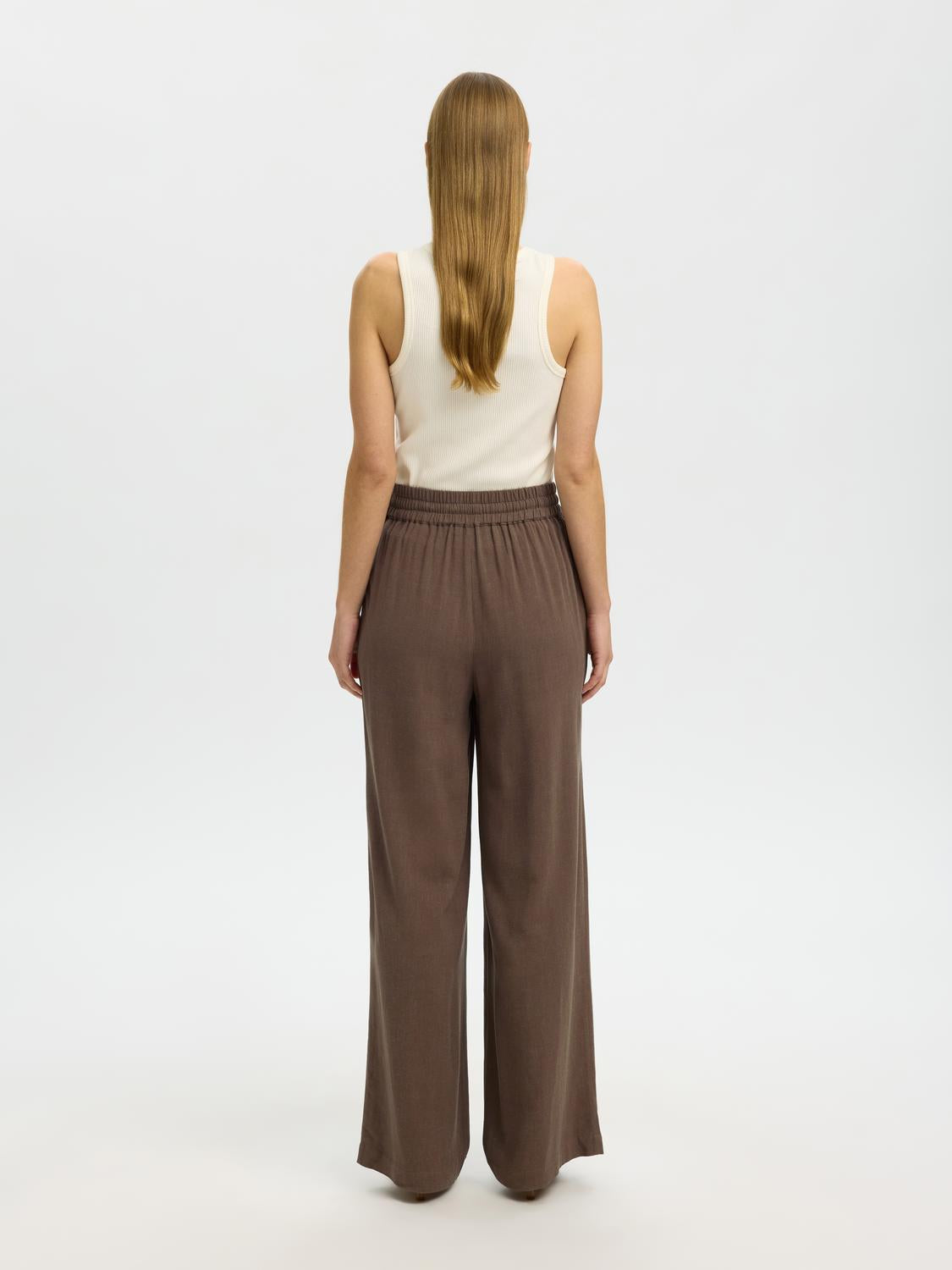model_shot-back